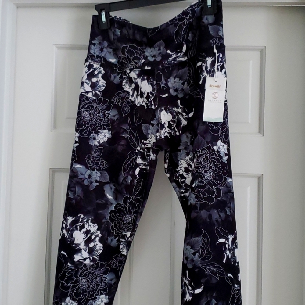 Balance Collection black & white yoga pants.  New w/tags never worn. XL womens